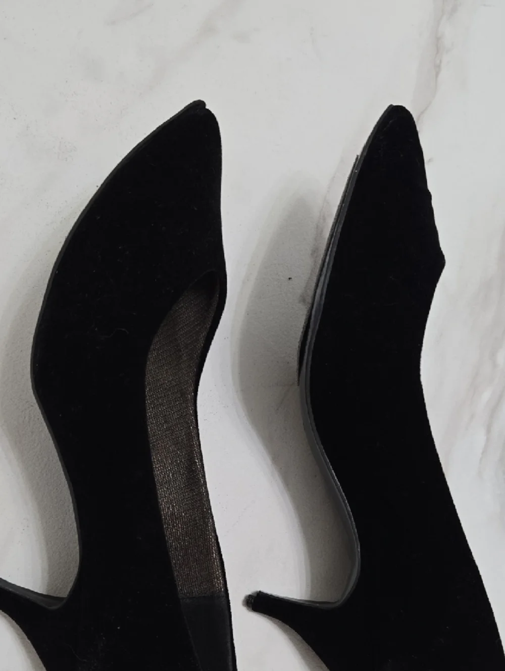 Vintage Notorious heels for Bakers-Leeds . Women's Black Suede with Gold Insole - Picture 3 of 9